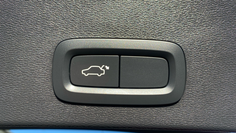 Volvo Xc40 2.0 B4P Inscription Pro 5dr Auto Petrol Estate